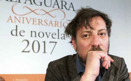 El español Ray Loriga gana el Premio Alfaguara de novela por Rendición