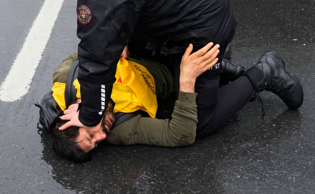 Manifestantes participan en movilizaciones del 1 de mayo en distintas ciudades de Turquía. Foto: AP.