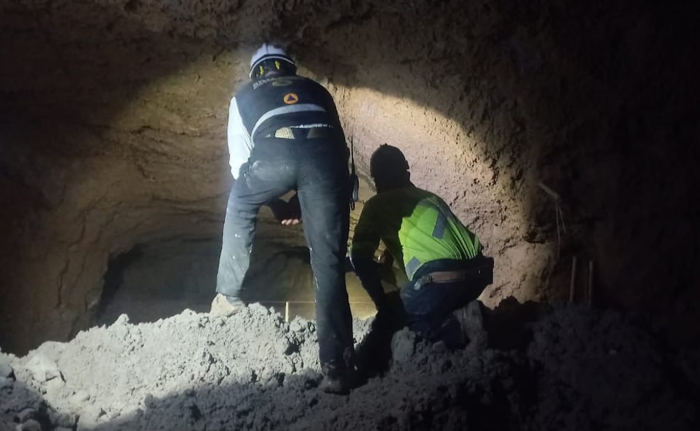 Suman brigadistas a rescate de 4 mineros atrapados en mina Santa Fe en Sinaloa; avanzan hacia zona profunda.
Foto: Especial.