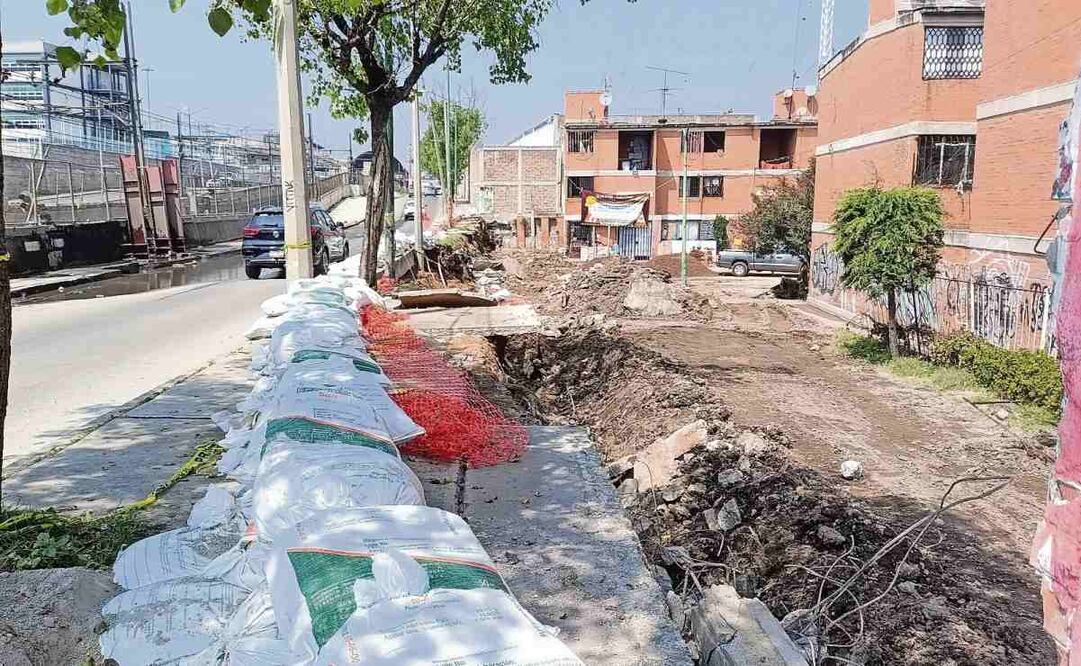 La obra contará con una base de tezontle y una plantilla de concreto, así como un muro con piedra que tendrá una altura aproximada de 3.50 metros con una base de 1.75 metros. Foto: Emilio Fernández / EL UNIVERSAL
