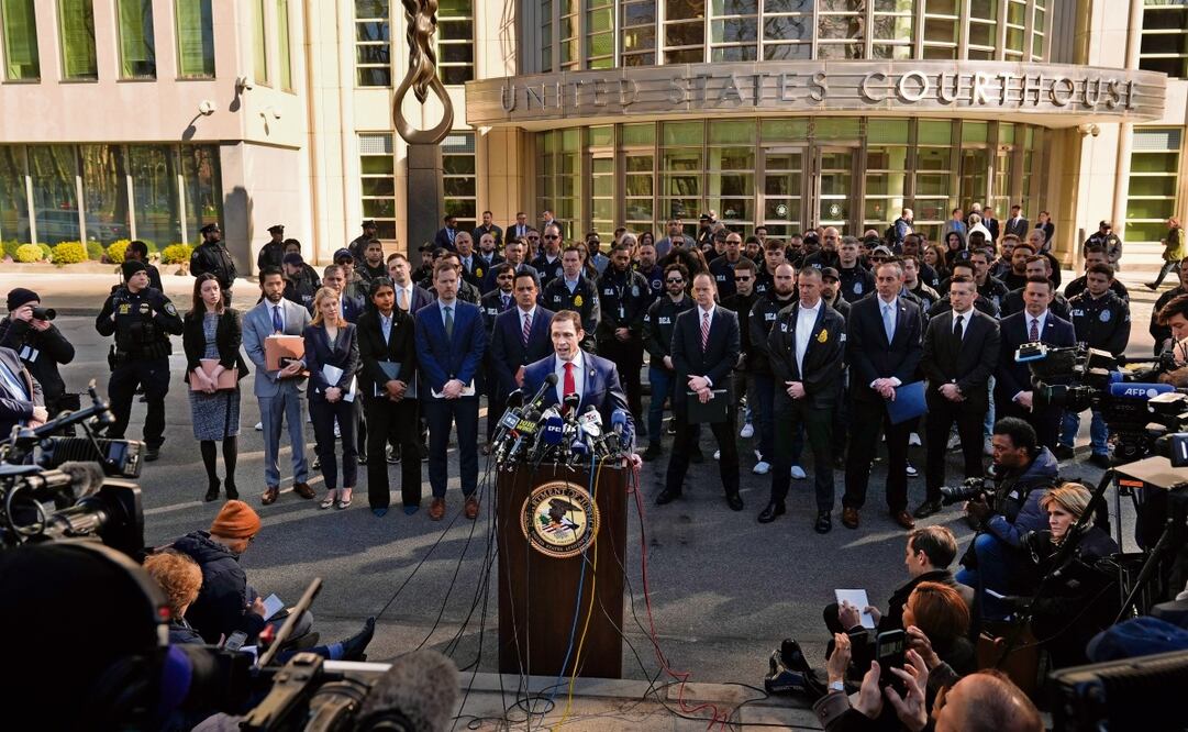 Frente al tribunal de Brooklyn, el agente de la DEA, Frank Tarantino, dijo que Rafael Caro Quintero y Vicente Carrillo Fuentes fueron “removidos” de México. Foto: Seth Wenig / AP