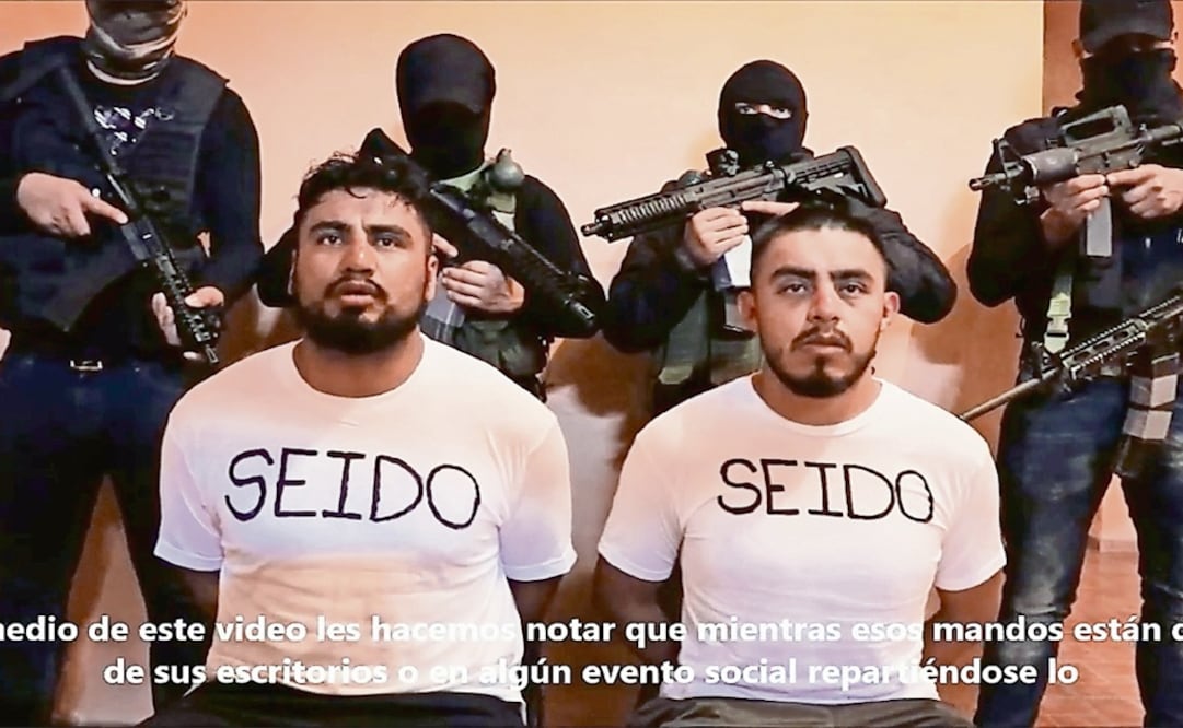 En redes sociales se difundió un video con duración de más de dos minutos en el que se muestra a los dos agentes hincados. Foto: Archivo / EL UNIVERSAL