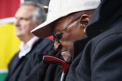 Hospitalizan a Desmond Tutu debido a infección