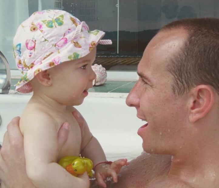 Andrea Legarreta y Erik Rubín celebran 16 años de belleza y talento de su hija Mía