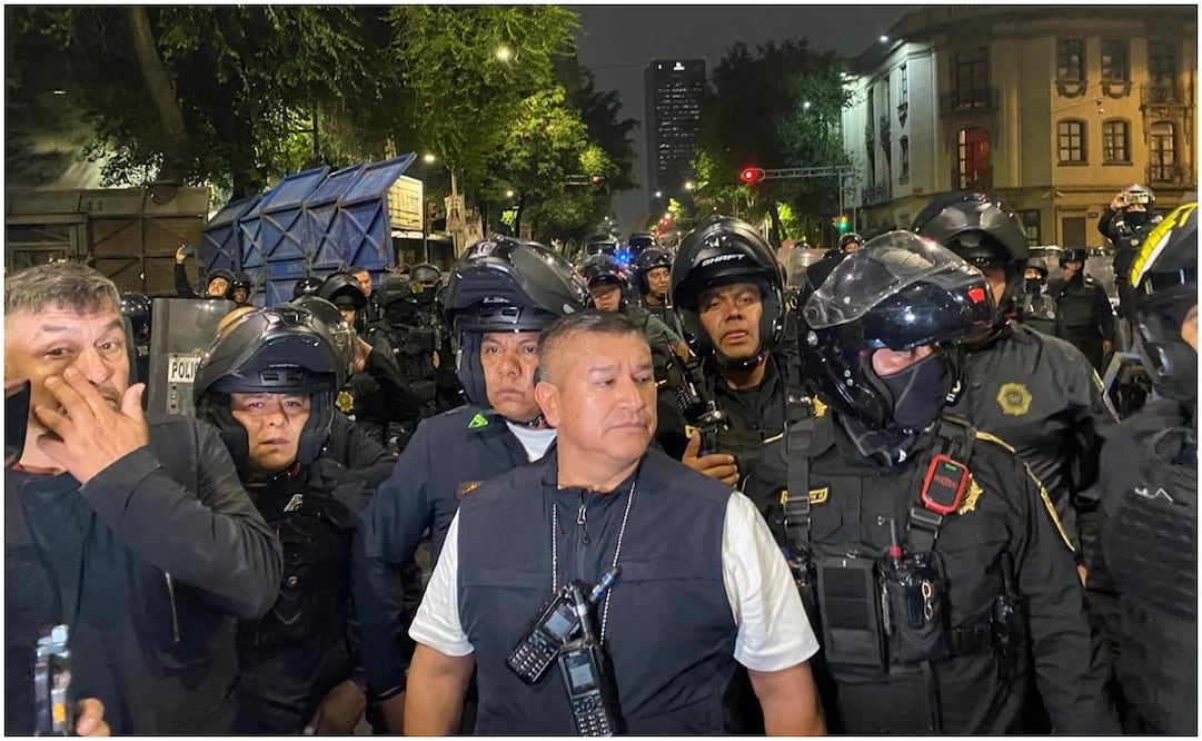 Normalistas se manifiestan en Segob. Foto: Valente Rosas/EL UNIVERSAL