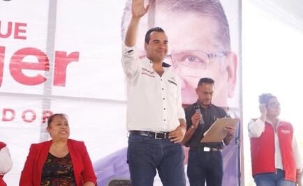 Candidato priísta firma acuerdo para donar 51% de su salario en Puebla