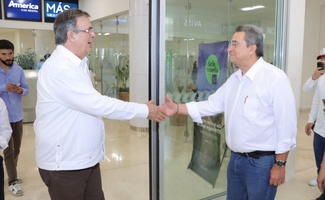 Marcelo Ebrard y Pío López Obrador en Chiapas. Foto: Especial
