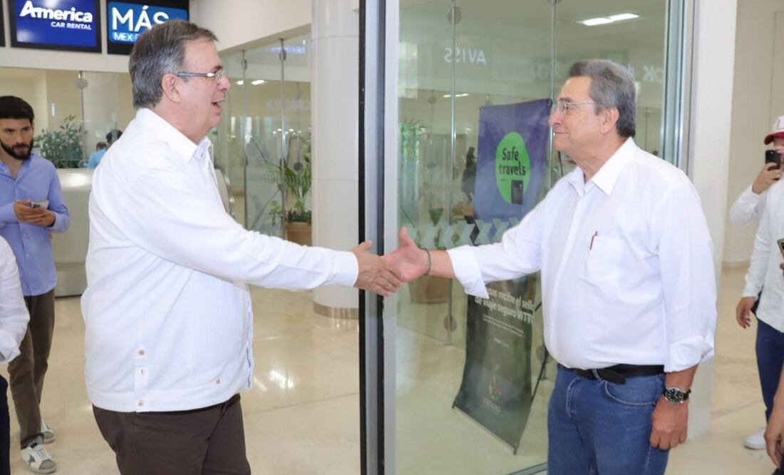 Marcelo Ebrard y Pío López Obrador en Chiapas. Foto: Especial