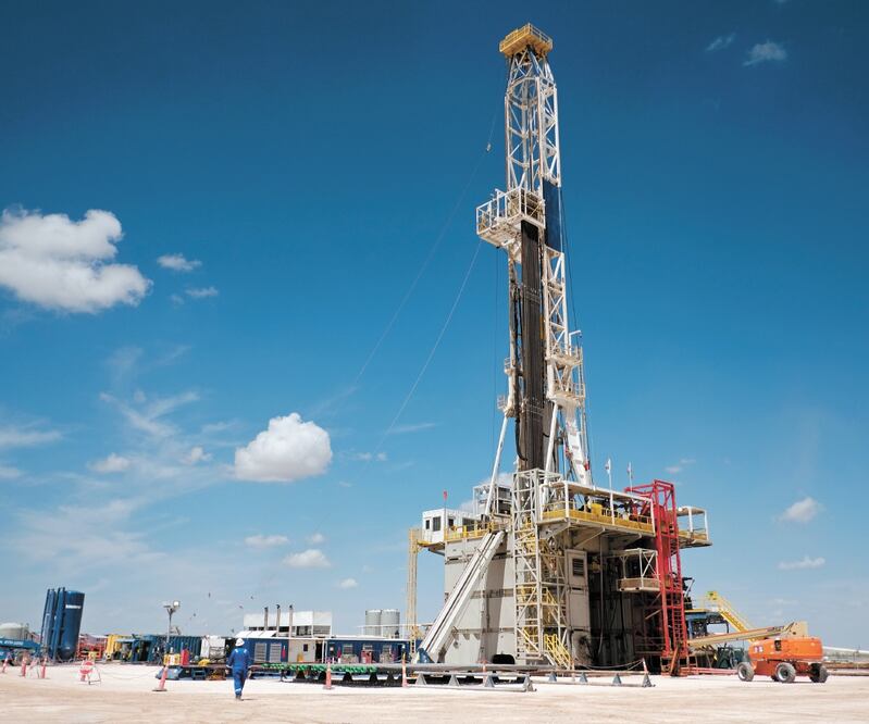 Postura. Organismos empresariales urgieron al gobierno a definir inversiones para impulsar la economía ante la caída en los precios del crudo. JESSICA LUTZ . REUTERS