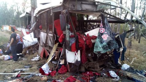 Volcadura de autobús en Michoacán deja un muerto y 26 lesionados 