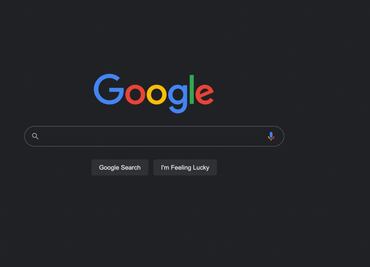 Llegó el modo oscuro a Google. Así puedes activarlo