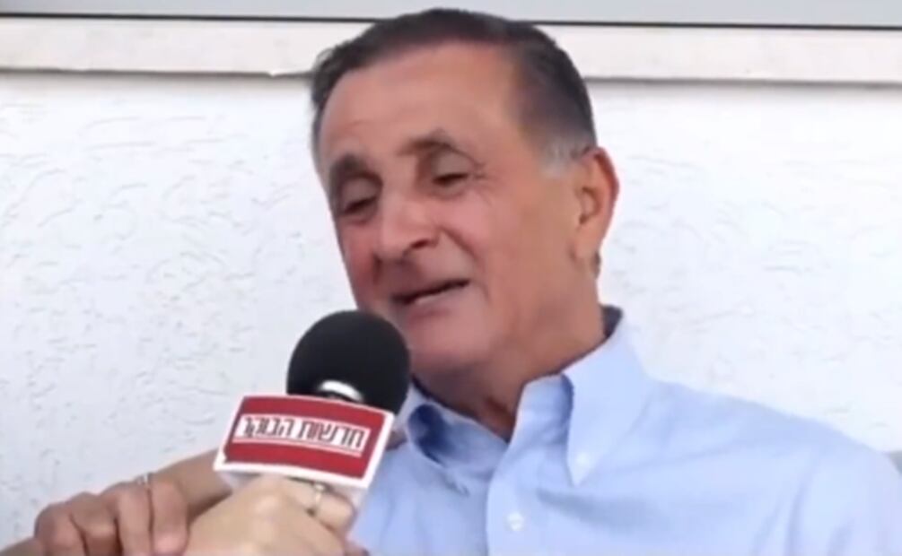 El padre de Noa Argamani, Yaakov Argamani, compartió entre lágrimas que estaba orando por su regreso. Foto: Tomada del video