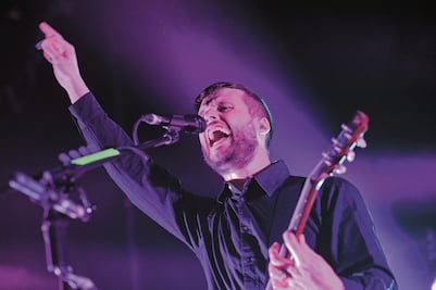 White Lies arma fiesta pese a smog y granizo