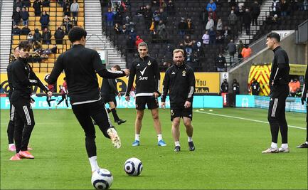Afición de Wolves ovaciona a Raúl Jiménez en su regreso a Molineux Stadium