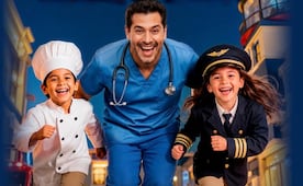 KidZania rompe sus reglas: los papás también juegan este verano