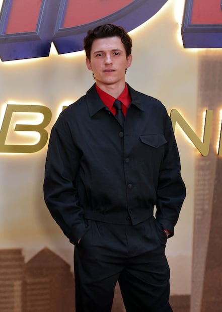 Tom Holland con un pequeño guiño a Spider-Man. Foto: AFP
