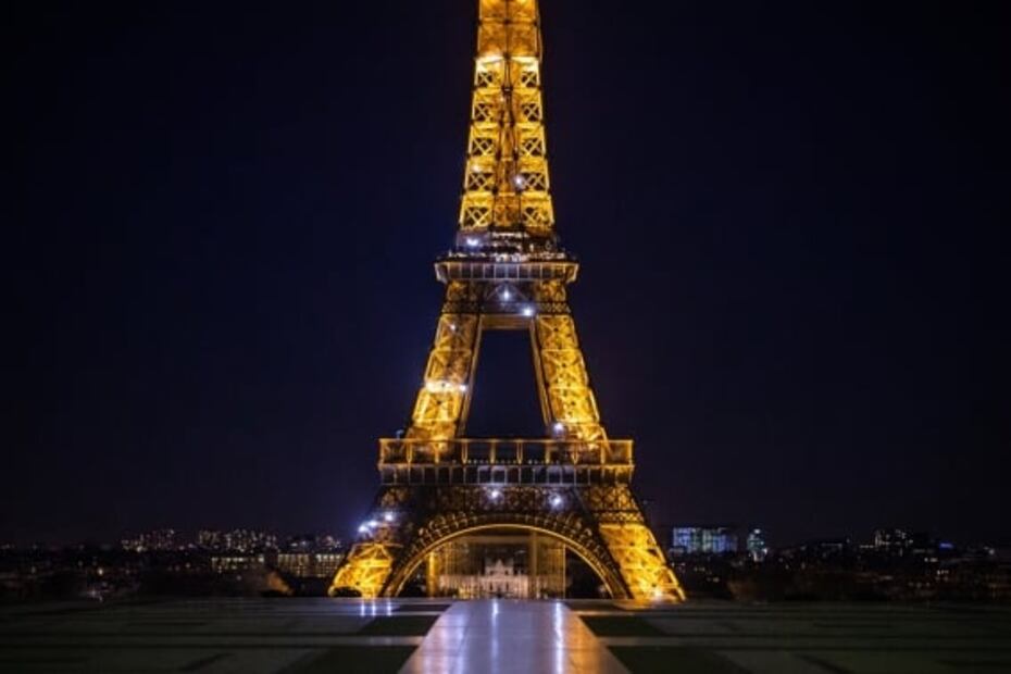 Monumentos del mundo se iluminan para mostrar solidaridad ante coronavirus 