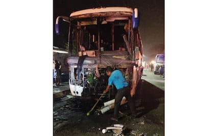 Autobús con peregrinos se incendia en Veracruz; hay 4 heridos