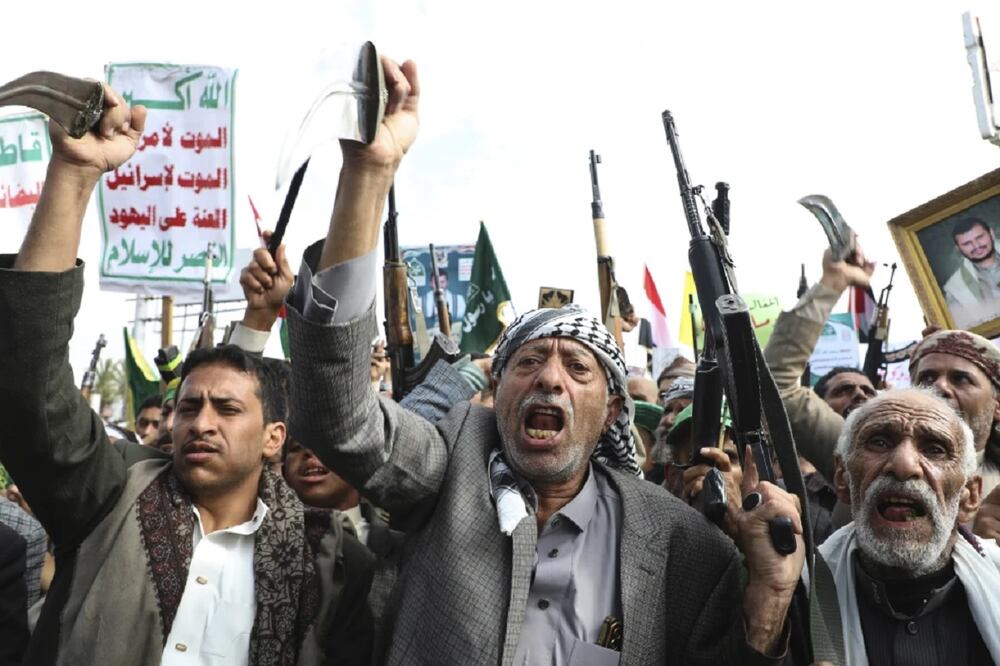 Partidarios hutíes durante una manifestación contra Israel en Saná, Yemen. Foto: AP
