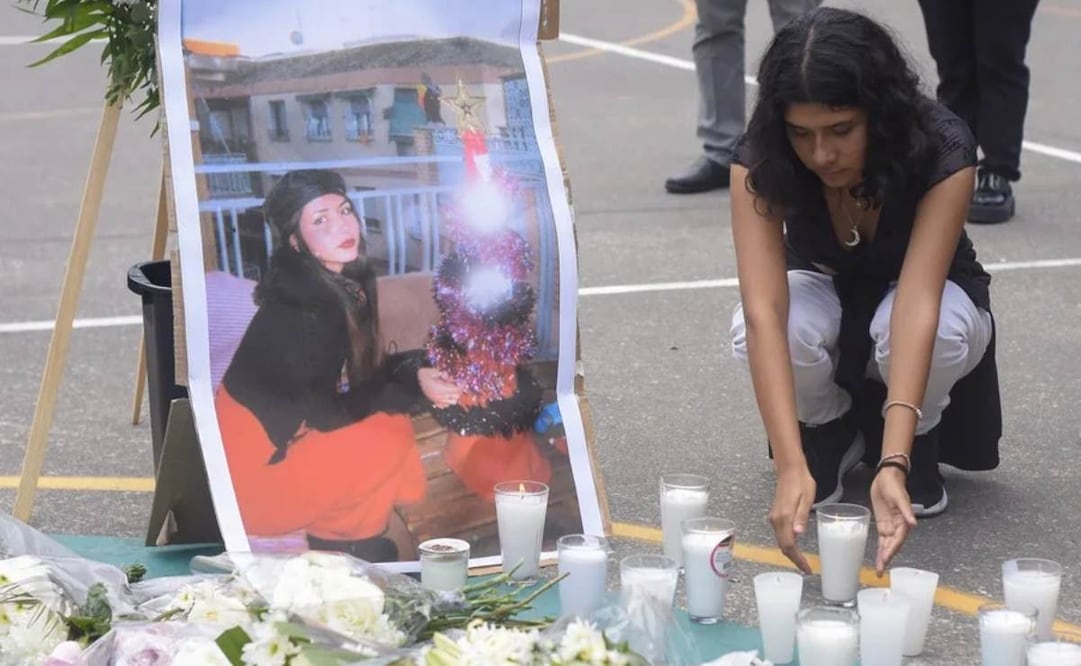 Compañeros de la estudiante española Claudia Tacoronte la recordaban este lunes en el patio del Instituto de Ciencias de la Educación en Cuernavaca, capital del estado de Morelos. Foto: EFE