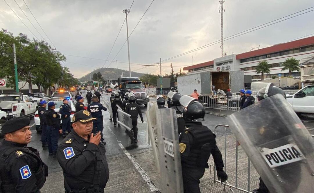 Cae escenario donde se realizaría evento del día de las madres en la plaza de la alcaldía GAM (08/05/2025). Foto: Valente Rosas / EL UNIVERSAL