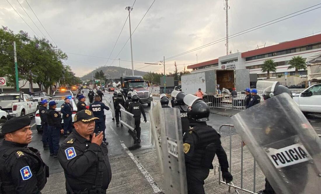 Cae escenario donde se realizaría evento del día de las madres en la plaza de la alcaldía GAM (08/05/2025). Foto: Valente Rosas / EL UNIVERSAL