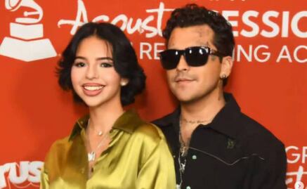 Christian Nodal y Ángela Aguilar posan por primera vez como esposos en una alfombra roja