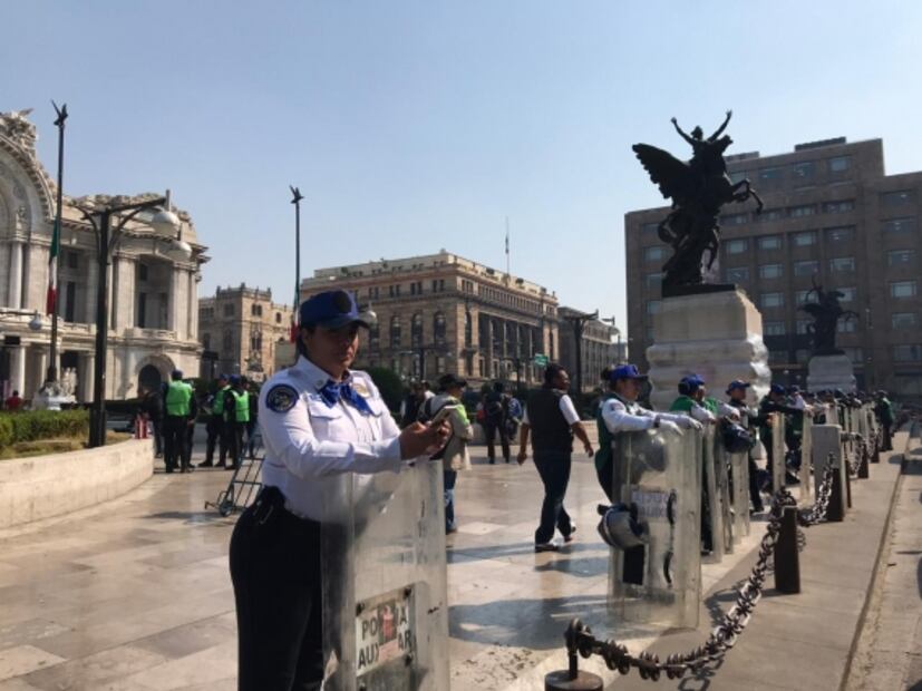 Amurallan Bellas Artes y el Hemiciclo por marcha feminista