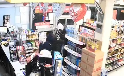 Policía frustra asalto en Oxxo de Iztapalapa; cámaras captan momento en que abate a ladrón