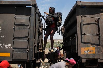 Migrante hondureño se suicida al ser separado de su familia en EU