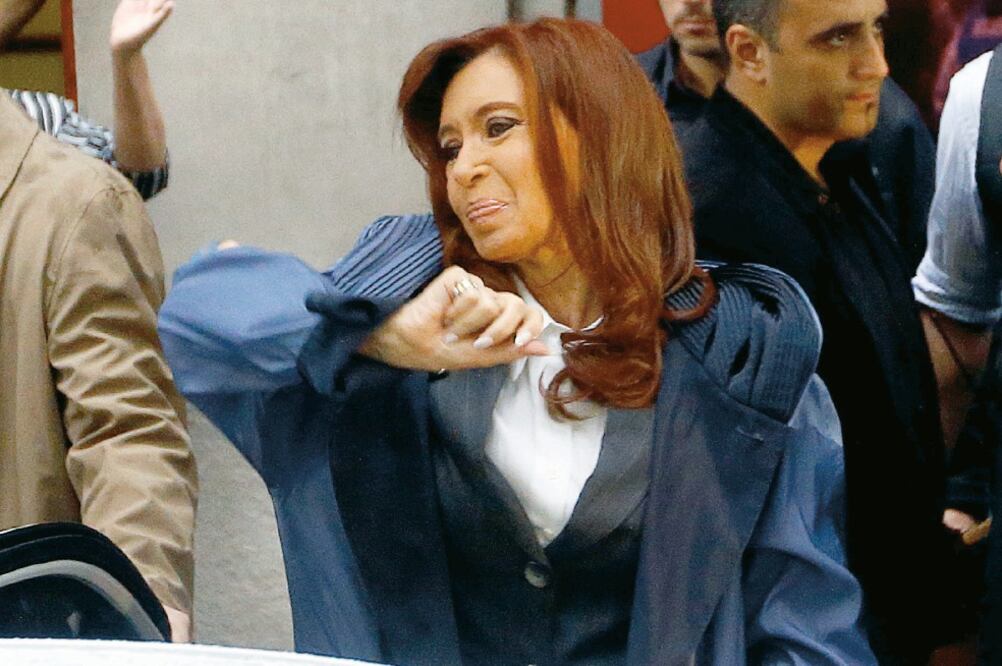 Ayer le embargaron 15 millones de pesos a Fernández de Kirchner y deberá volver a presentarse ante el juez (ARCHIVO. EL UNIVERSAL)