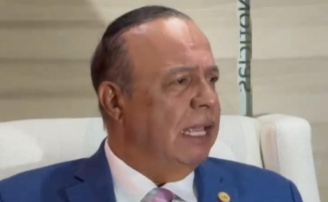 Director General del canal, Luis Arnoldo Cabada Alvídrez en entrevista con Univisión. Foto: Captura de pantalla