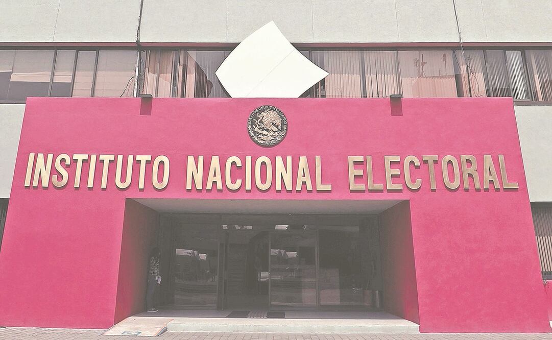 En un ejercicio histórico, por primera vez ciudadanos que no viven en el país podrán sufragar de forma electrónica, señaló el INE. Foto: ARCHIVO EL UNIVERSAL