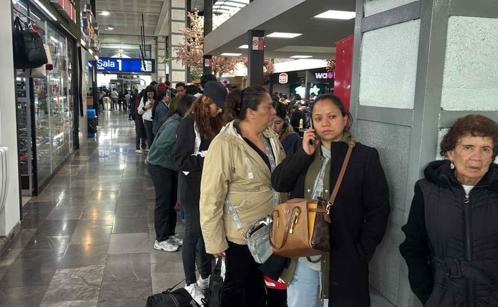 Central de Autobuses del Norte en caos por bloqueos carreteros tras el abatimiento de El Mencho / Foto: Juan Carlos Williams. EL UNIVERSAL