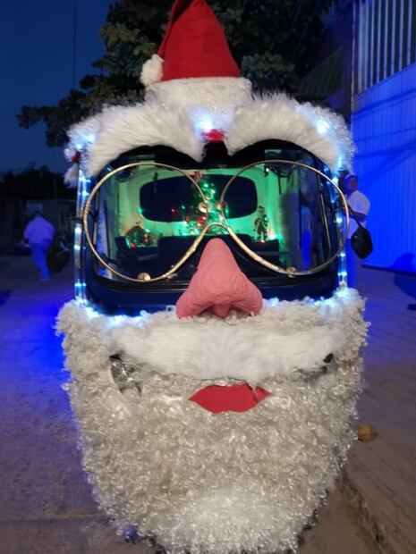 Santa Claus recorre Juchitán en mototaxi
