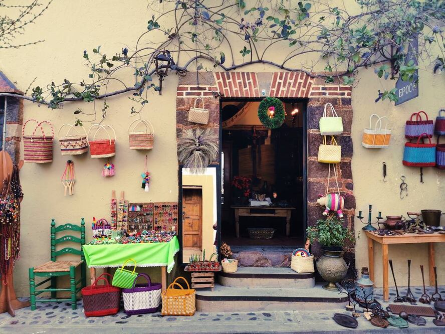 Hoteles pequeños, buenos restaurantes y muchas tiendas y galerías de arte para visitar. Foto: Gretel Zanella