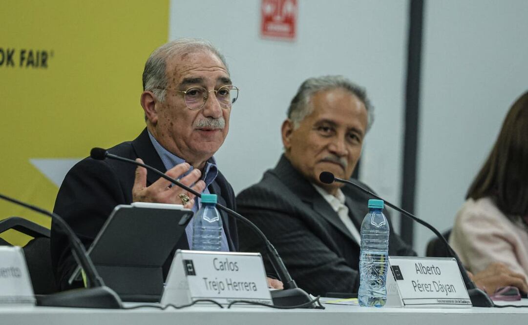 El ministro en retiro Alberto Pérez Dayán presentó este domingo 30 de noviembre de 2025 su libro “La Suprema Corte: historia y testimonio” en la FIL Guadalajara. Foto: Gabriel Pano/ EL UNIVERSAL