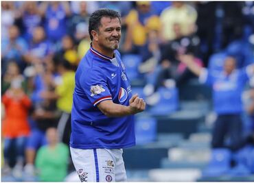 Carlos Hermosillo le 'pinta dedo' a Billy Álvarez