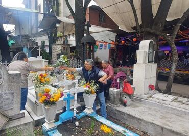 Miles de familias visitan los panteones de la alcaldía Álvaro Obregón