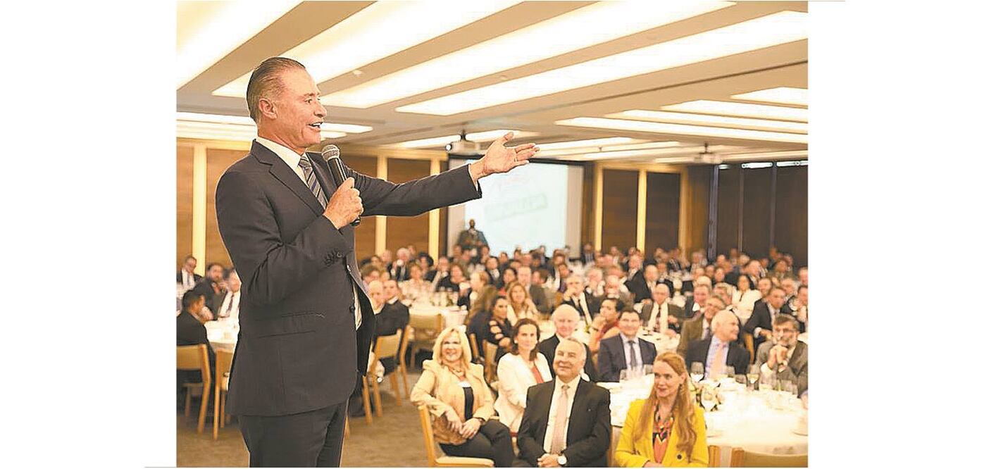 Quirino Ordaz Coppel, gobernador sinaloense, afirma que es importante cómo ha bajado la incidencia delictiva en la entidad, y la marcha de las obras que se construyen de acuerdo con metas de desarrollo social y económico. Foto/ESPECIAL