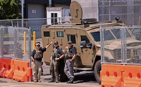 Migrantes demandan a EU por trato en centro de detención en Texas