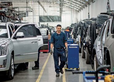 Están de vuelta industrias automotriz y aeronáutica