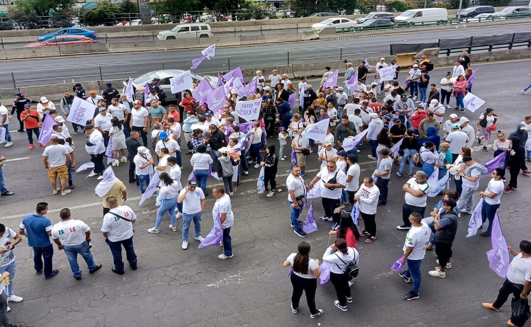Bloquean Periférico Norte en protesta. Foto: Rebeca Jiménez