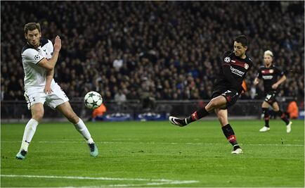 Bayer y "Chicharito" sacan la victoria en Wembley 