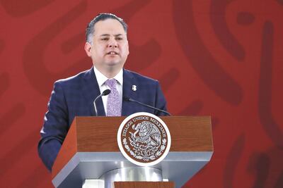 Morena quiere dar autonomía (y dientes) a Santiago Nieto