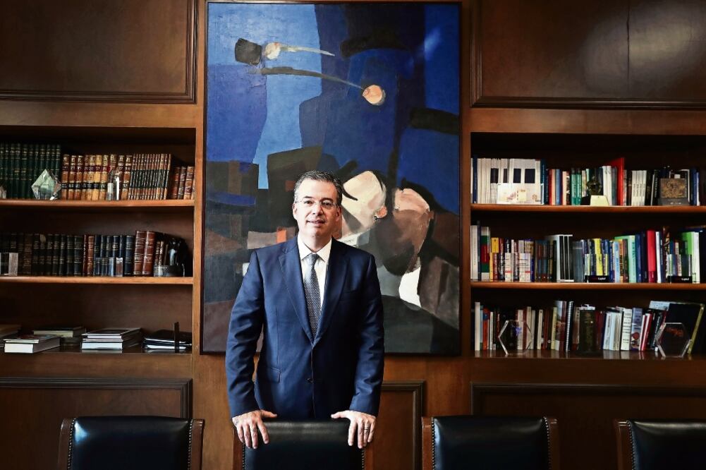 Alejandro Díaz de León, gobernador de Banxico, rindió su declaración de intereses ante el Fondo Petrolero como miembro representante del Estado. (ARCHIVO EL UNIVERSAL)