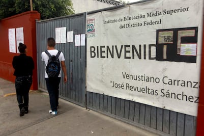 Reanudan clases en prepas del GDF