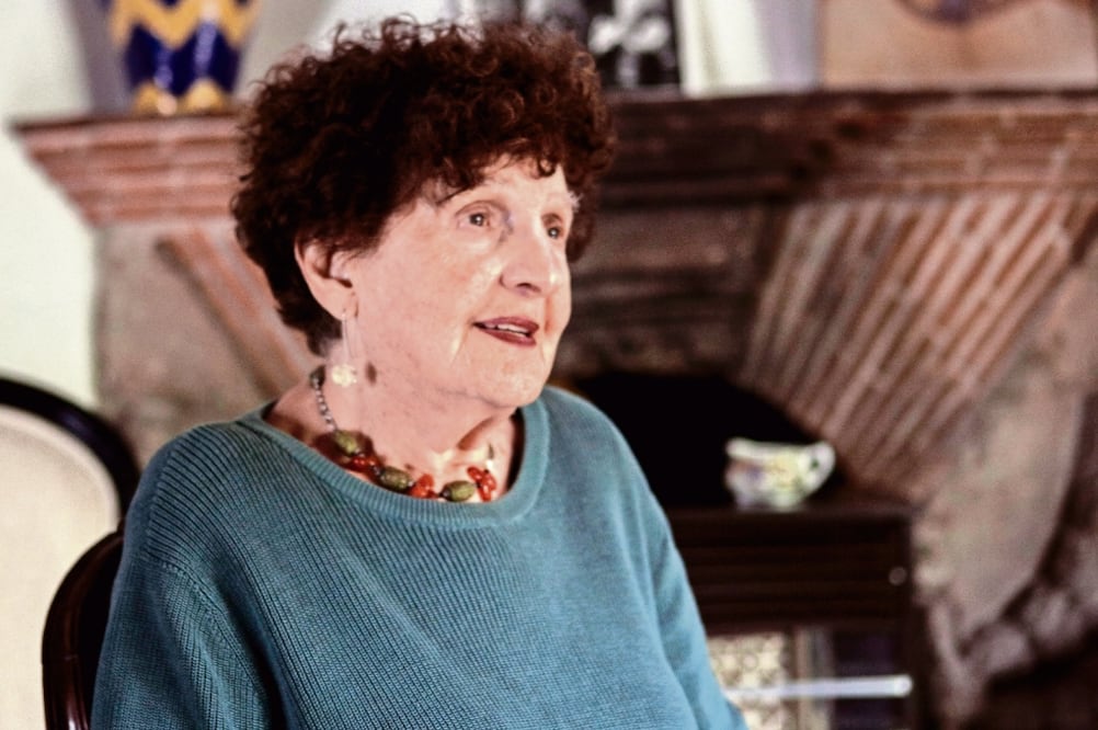 En el libro Y por mirarlo todo, nada veía, publicado por Sexto Piso, Margo Glantz propone al lector hacer una reflexión crítica sobre las redes sociales. Foto: ARCHIVO EL UNIVERSAL