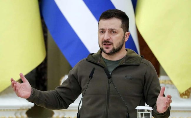 Suspensión de sanciones de EU al petróleo ruso "no ayuda a la paz": Zelensky; dice que le generará a Moscú 10 mil mdd