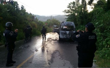 Matan a dos y queman camionetas de transporte público en Guerrero